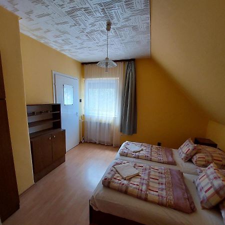Petra Vendeghaz Apartment บุค ภายนอก รูปภาพ