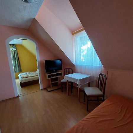 Petra Vendeghaz Apartment บุค ภายนอก รูปภาพ