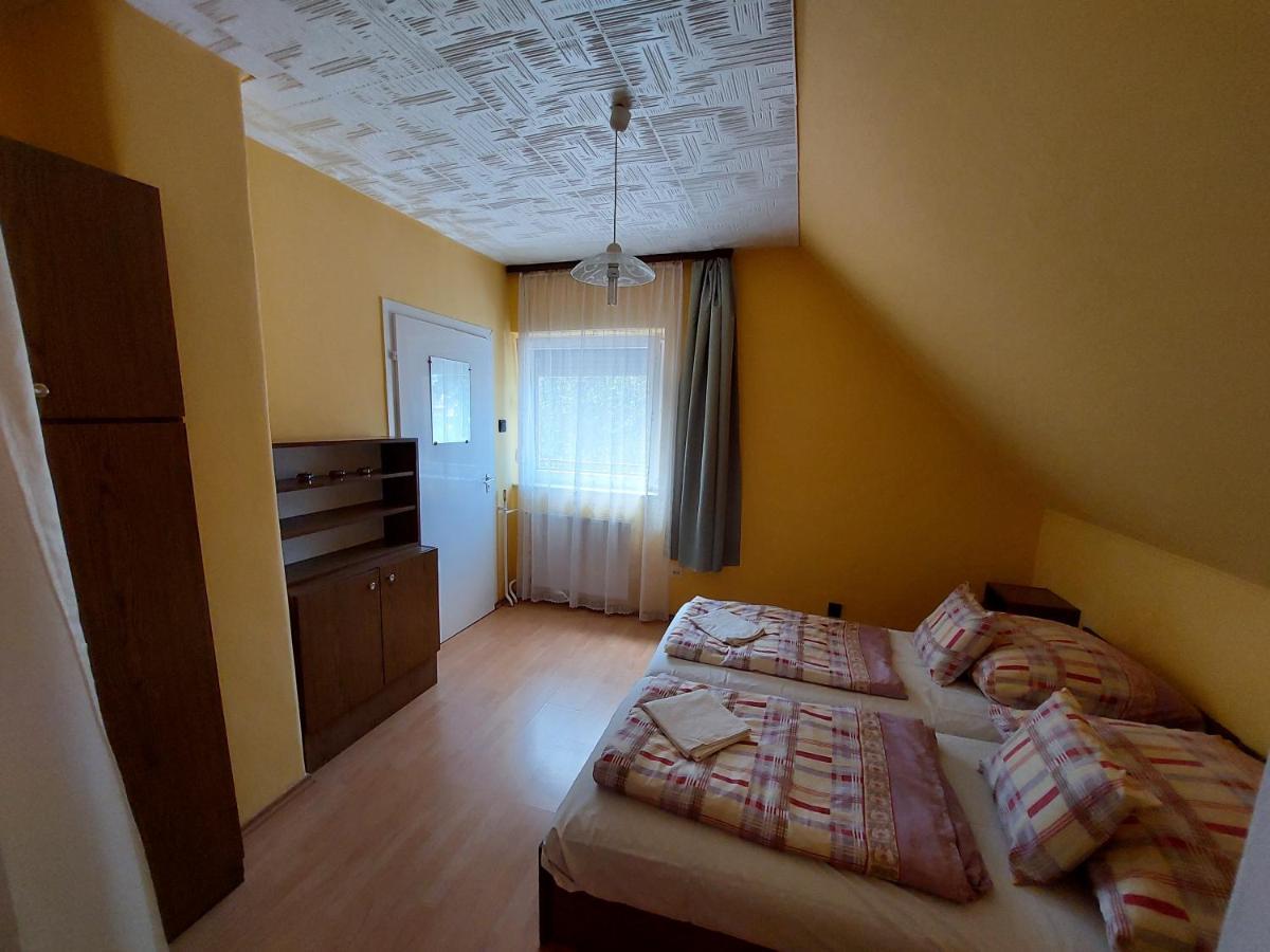 Petra Vendeghaz Apartment บุค ภายนอก รูปภาพ