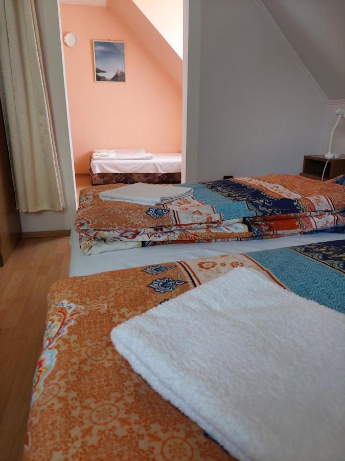 Petra Vendeghaz Apartment บุค ภายนอก รูปภาพ