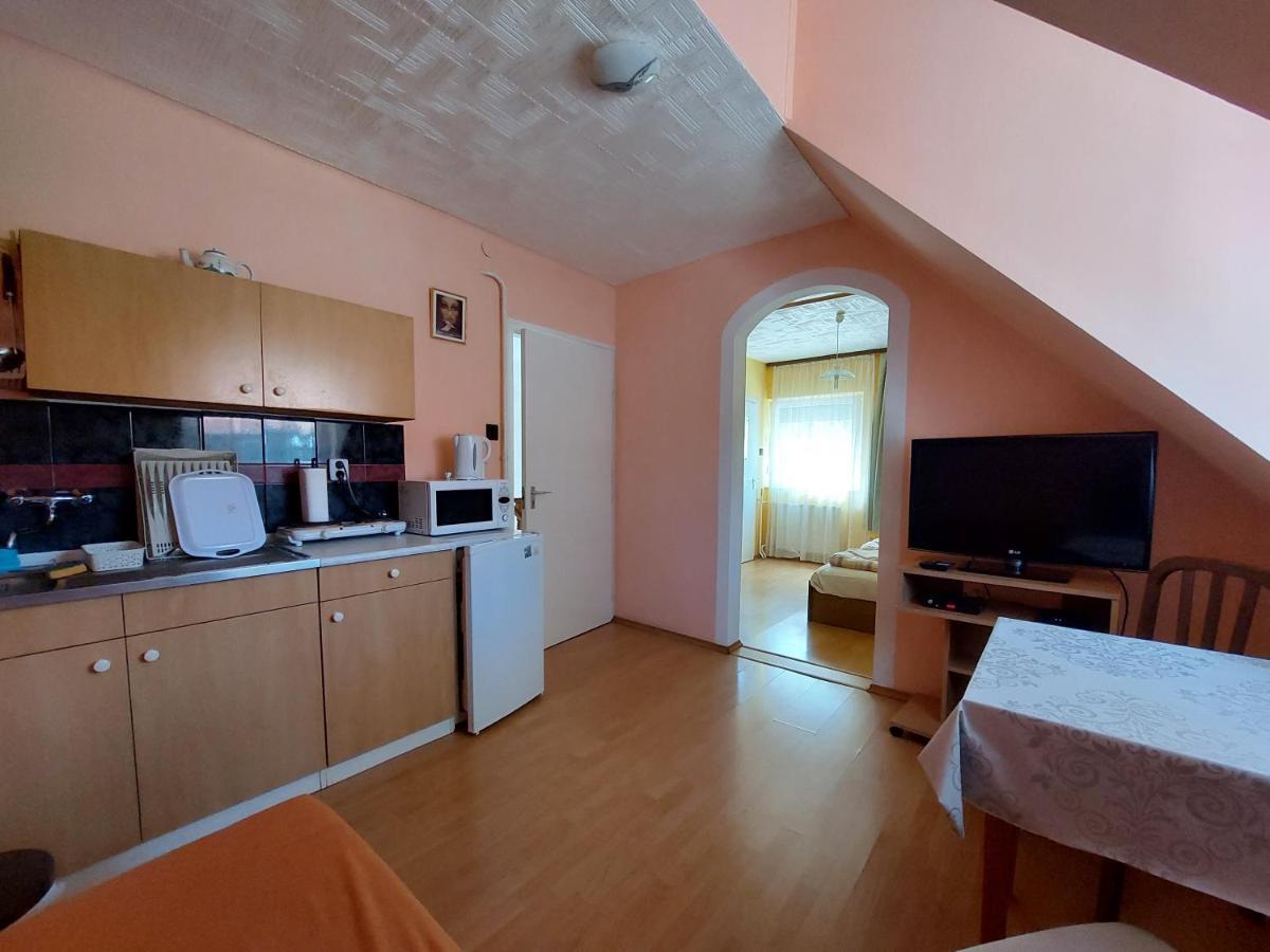 Petra Vendeghaz Apartment บุค ภายนอก รูปภาพ