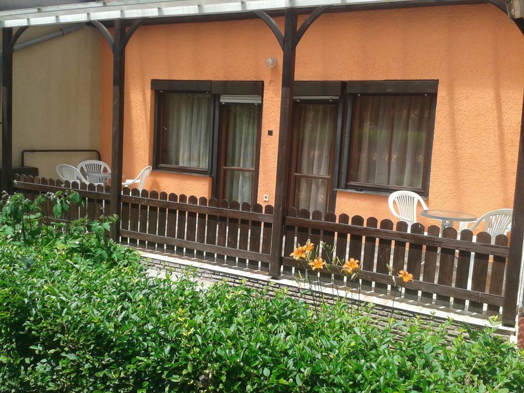 Petra Vendeghaz Apartment บุค ห้อง รูปภาพ