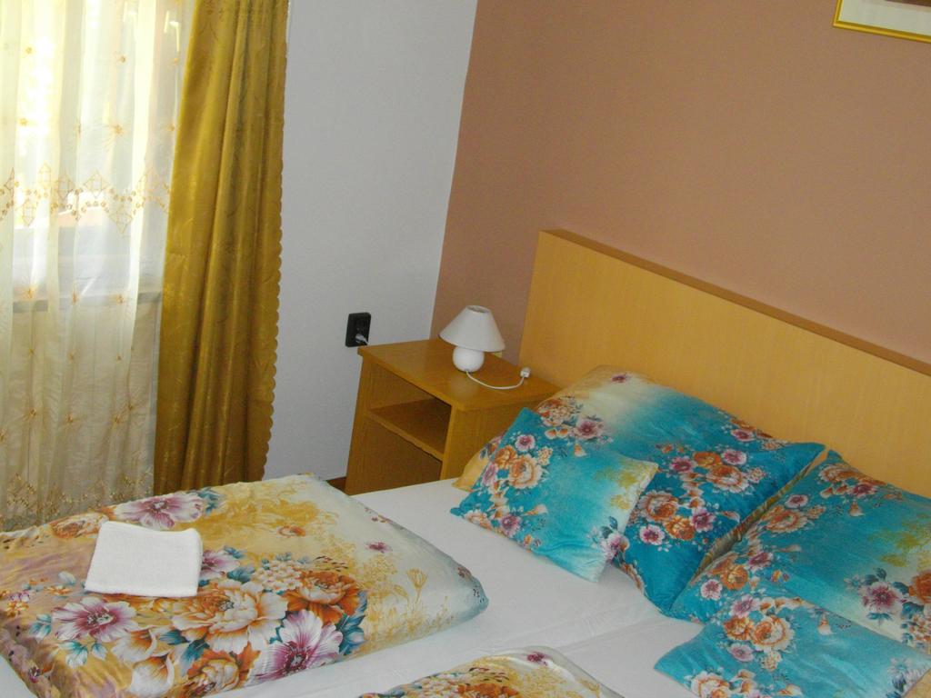 Petra Vendeghaz Apartment บุค ภายนอก รูปภาพ