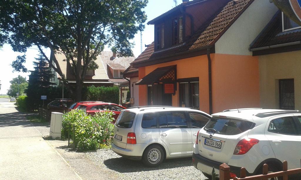 Petra Vendeghaz Apartment บุค ภายนอก รูปภาพ