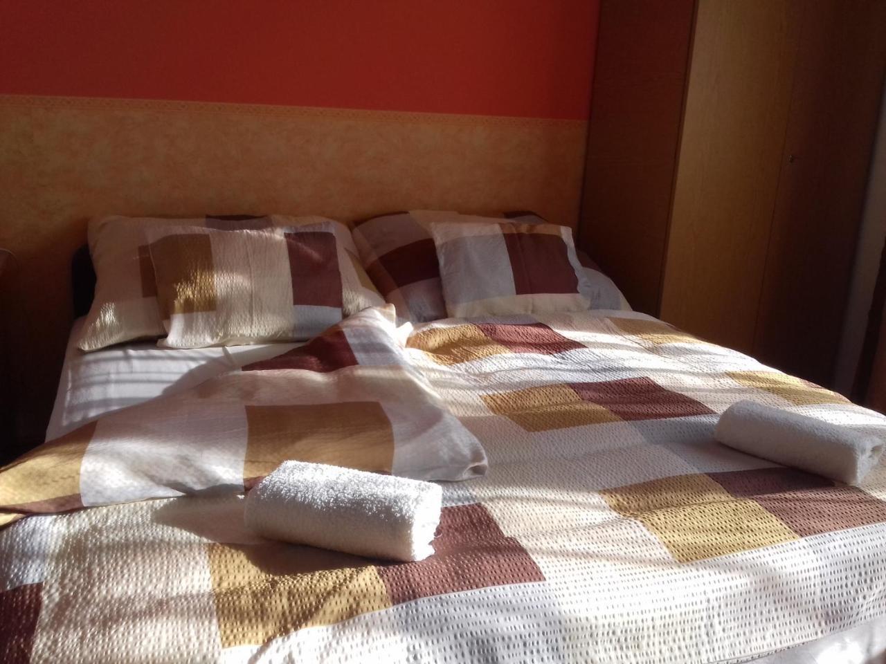 Petra Vendeghaz Apartment บุค ภายนอก รูปภาพ