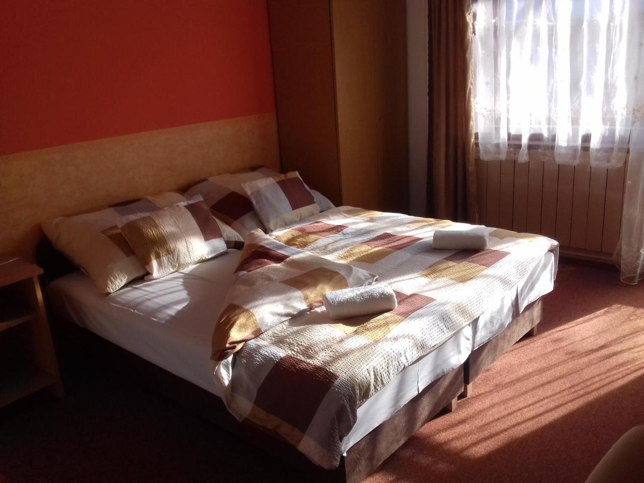 Petra Vendeghaz Apartment บุค ภายนอก รูปภาพ